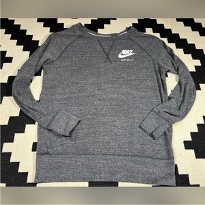 NIKE long sleeve top!!